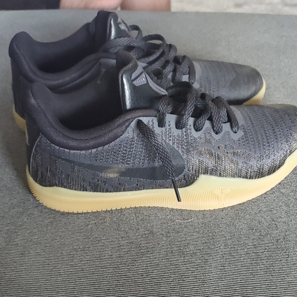 PRICE DROP! Kobe mamba focus sneakers - Picture 5 of 6